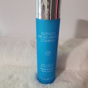 QUENCH Micro Water Complex Daily Glow Moisturizer - Blue
